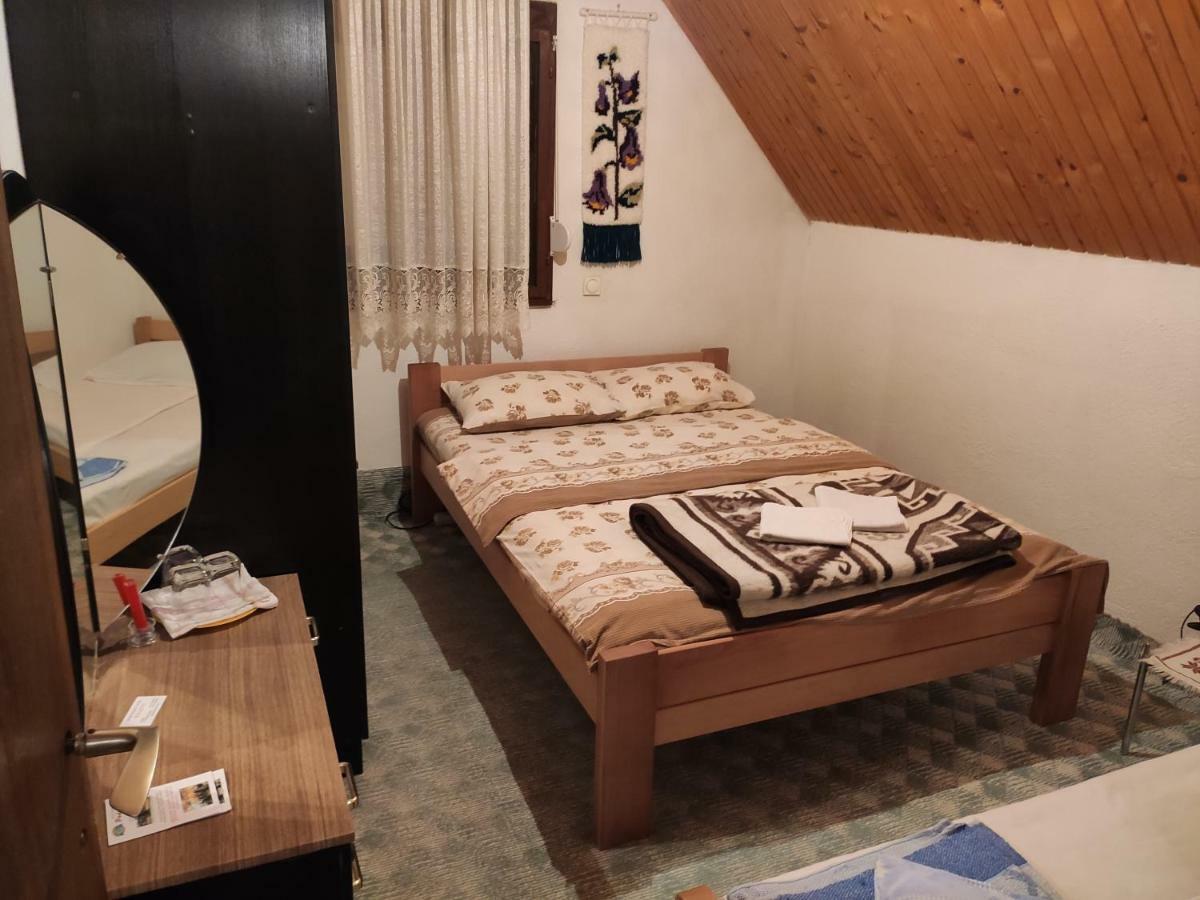Hotel Sobe Kaljevic à Žabljak Extérieur photo